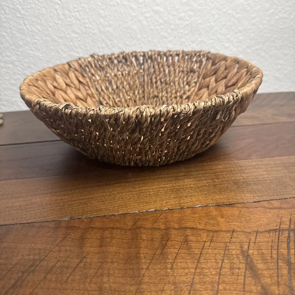 Vintage Wicker Woven Basket/Bowl Farmhouse Adirondack Handwoven